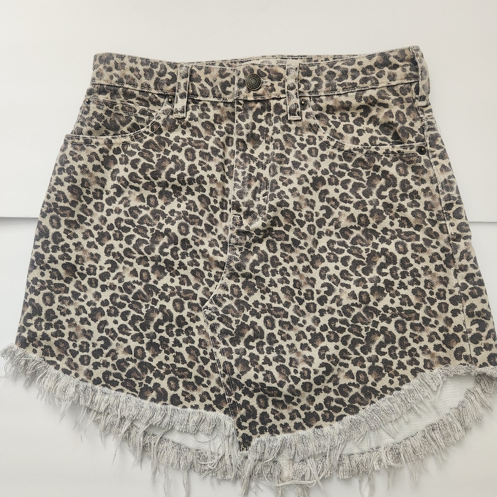 Free People We the Free Bailey Cheetah Print Denim Skirt Size 25 Frayed Hem
